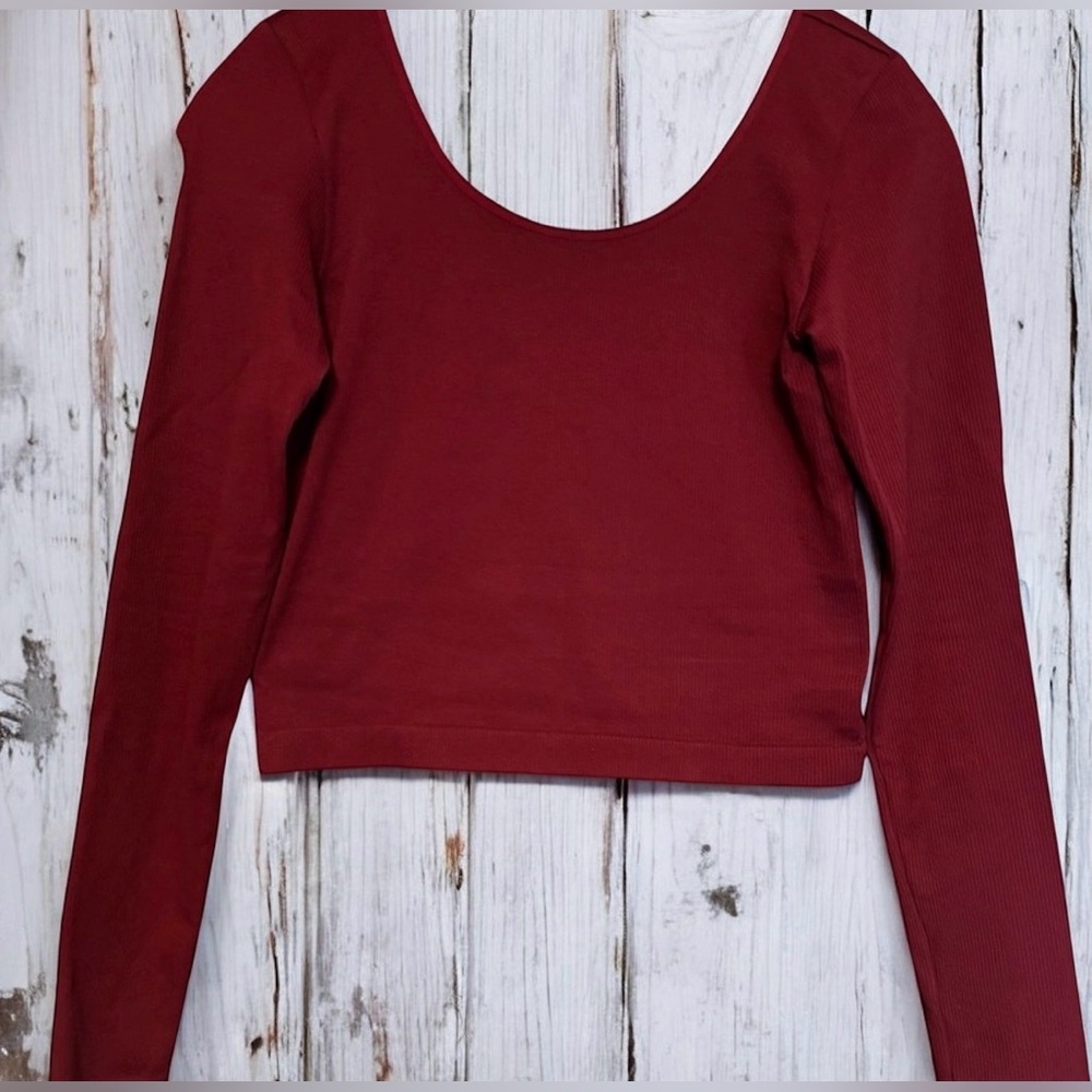 🚨wild fable Burgundy Scoop Neck Long Sleeve Crop Top